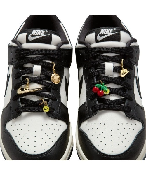 NIKE(ナイキ)の「NIKE Wmns Dunk Low SE(ナイキ ウィメンズ ダンク LOW SE)(スニーカー・レディース・ホワイト系/レッド系・24.5cm/25cm/23cm/23.5cm/24cm)」の12枚目の写真