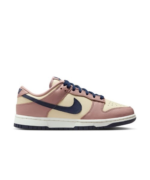 NIKE(ナイキ)の「NIKE Wmns Dunk Low SE(ナイキ ウィメンズ ダンク LOW SE)(スニーカー・レディース・ホワイト系/レッド系・24.5cm/25cm/23cm/23.5cm/24cm)」の15枚目の写真