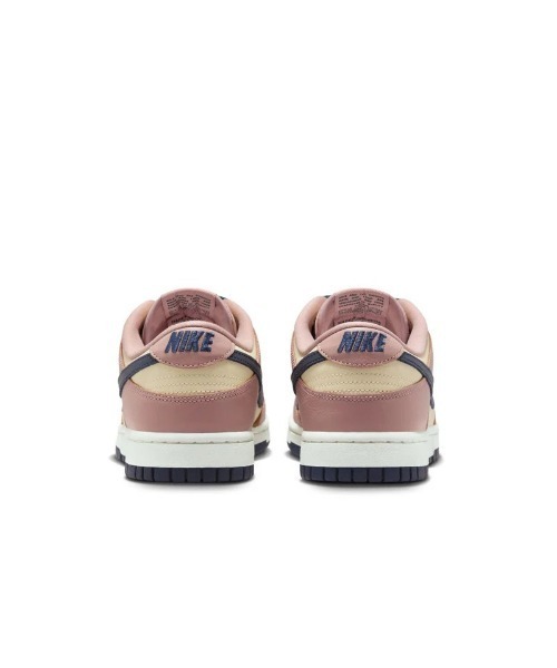 NIKE(ナイキ)の「NIKE Wmns Dunk Low SE(ナイキ ウィメンズ ダンク LOW SE)(スニーカー・レディース・ホワイト系/レッド系・24.5cm/25cm/23cm/23.5cm/24cm)」の18枚目の写真