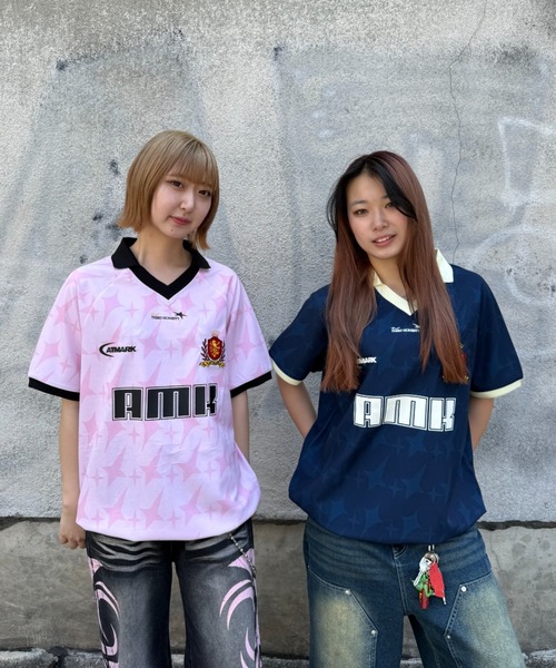 ATMARK(アットマーク)の「《2サイズ展開 / UNISEX 》AMKロゴ ゲームシャツ(Tシャツ/カットソー・メンズ・ホワイト/ネイビー/ブラック/ピンク・LARGE/MEDIUM)」の6枚目の写真
