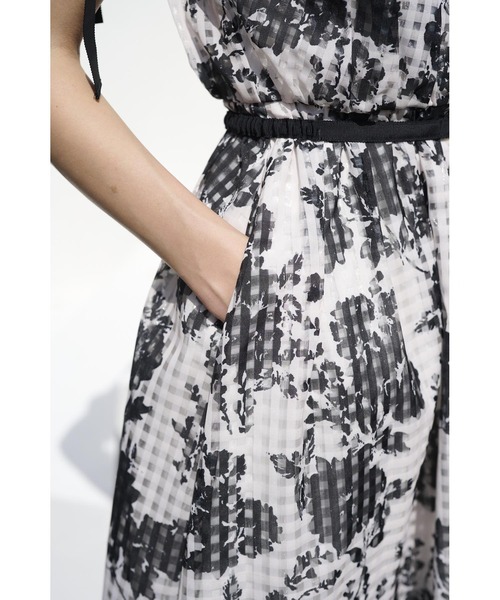 Estella.K(エステラケー)の「Bianca Ribbon Dress オフショルプリントリボンドレス(ワンピース・レディース・ブラック/ブルー・FREE)」の19枚目の写真