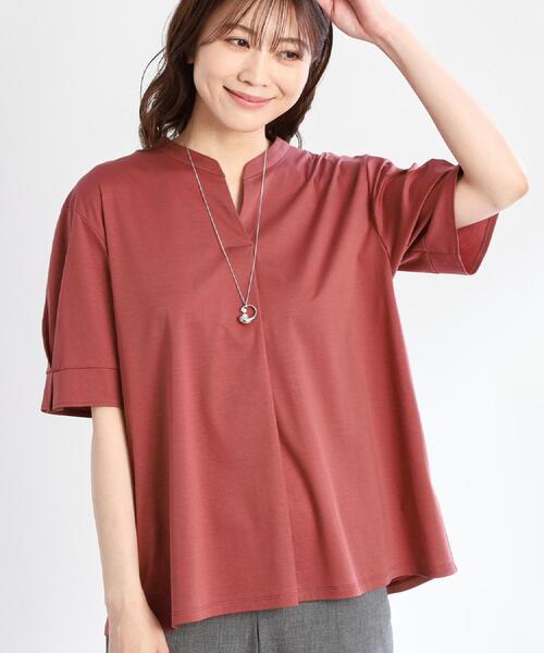 Reflect(リフレクト)の「【すっきり見え!長め丈/マシンウォッシュ可】スキッパーネックジャージトップス(Tシャツ/カットソー・レディース・ブルー/ナチュラル/ワインレッド/ブラック・15 /11/09/07/05/17/13)」の5枚目の写真