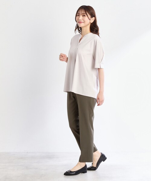 Reflect(リフレクト)の「【すっきり見え!長め丈/マシンウォッシュ可】スキッパーネックジャージトップス(Tシャツ/カットソー・レディース・ブルー/ナチュラル/ワインレッド/ブラック・15 /11/09/07/05/17/13)」の16枚目の写真