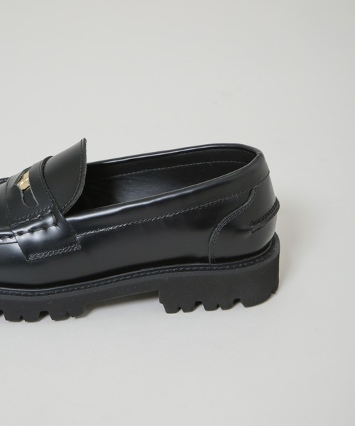 CAMINANDO（カミナンド）の「CAMINANDO/別注 ALMOND TOE PENNY LOAFERS（ローファー・レディース・ブラック・6/7/8）」の7枚目の写真