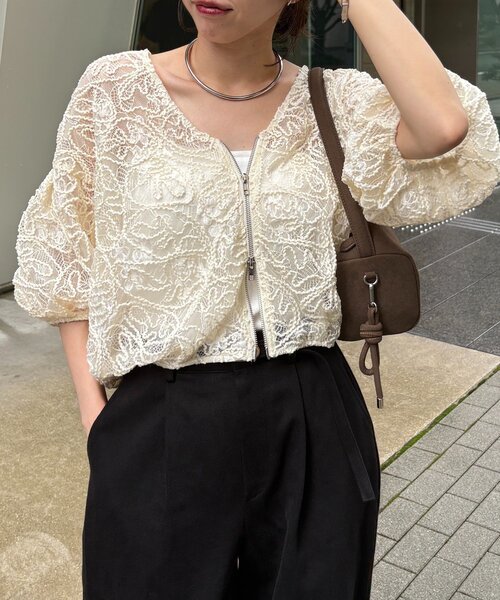 CAPRICIEUX LE'MAGE（カプリシューレマージュ）の「コードレースジップブルゾン（ブルゾン・レディース・ブラック/アイボリー・FREE）」の3枚目の写真