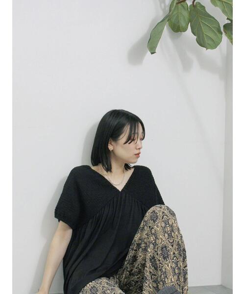 Samansa Mos2 blue（サマンサモスモスブルー）の「◎【接触冷感】シャーリングVネックプルオーバー（Tシャツ/カットソー・レディース・ブラック/ブルー/オフホワイト・F）」の2枚目の写真