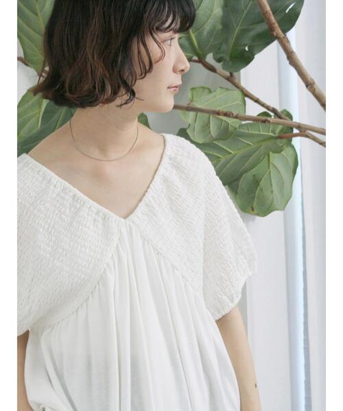 Samansa Mos2 blue（サマンサモスモスブルー）の「◎【接触冷感】シャーリングVネックプルオーバー（Tシャツ/カットソー・レディース・ブラック/ブルー/オフホワイト・F）」の16枚目の写真