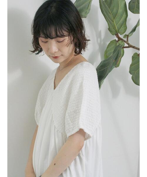 Samansa Mos2 blue（サマンサモスモスブルー）の「◎【接触冷感】シャーリングVネックプルオーバー（Tシャツ/カットソー・レディース・ブラック/ブルー/オフホワイト・F）」の17枚目の写真