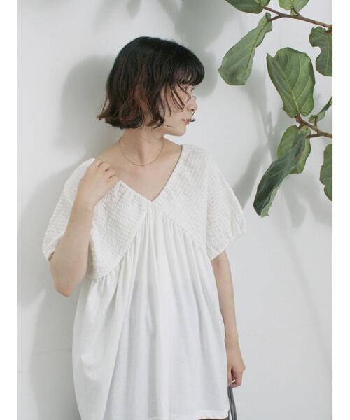 Samansa Mos2 blue（サマンサモスモスブルー）の「◎【接触冷感】シャーリングVネックプルオーバー（Tシャツ/カットソー・レディース・ブラック/ブルー/オフホワイト・F）」の18枚目の写真