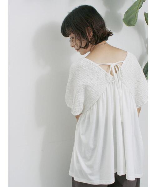 Samansa Mos2 blue（サマンサモスモスブルー）の「◎【接触冷感】シャーリングVネックプルオーバー（Tシャツ/カットソー・レディース・ブラック/ブルー/オフホワイト・F）」の21枚目の写真