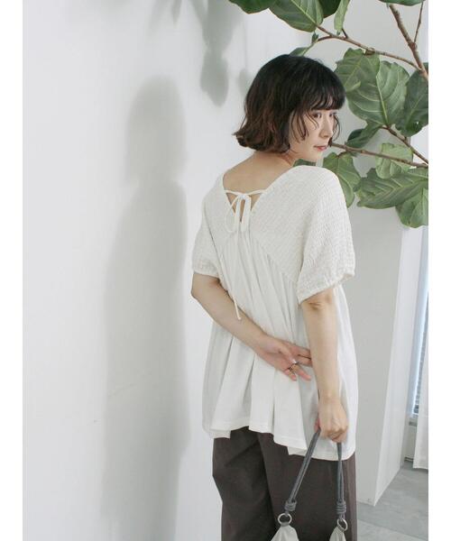 Samansa Mos2 blue（サマンサモスモスブルー）の「◎【接触冷感】シャーリングVネックプルオーバー（Tシャツ/カットソー・レディース・ブラック/ブルー/オフホワイト・F）」の22枚目の写真