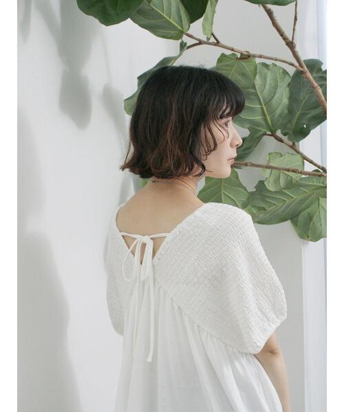 Samansa Mos2 blue(サマンサモスモスブルー)の「◎【接触冷感】シャーリングVネックプルオーバー(Tシャツ/カットソー・レディース・ブラック/ブルー/オフホワイト・F)」の20枚目の写真