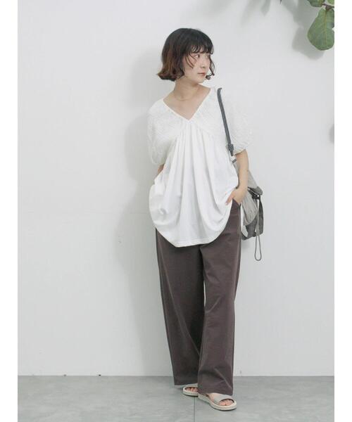 Samansa Mos2 blue(サマンサモスモスブルー)の「◎【接触冷感】シャーリングVネックプルオーバー(Tシャツ/カットソー・レディース・ブラック/ブルー/オフホワイト・F)」の21枚目の写真
