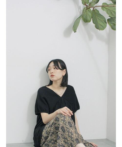 Samansa Mos2 blue(サマンサモスモスブルー)の「◎【接触冷感】シャーリングVネックプルオーバー(Tシャツ/カットソー・レディース・ブラック/ブルー/オフホワイト・F)」の22枚目の写真