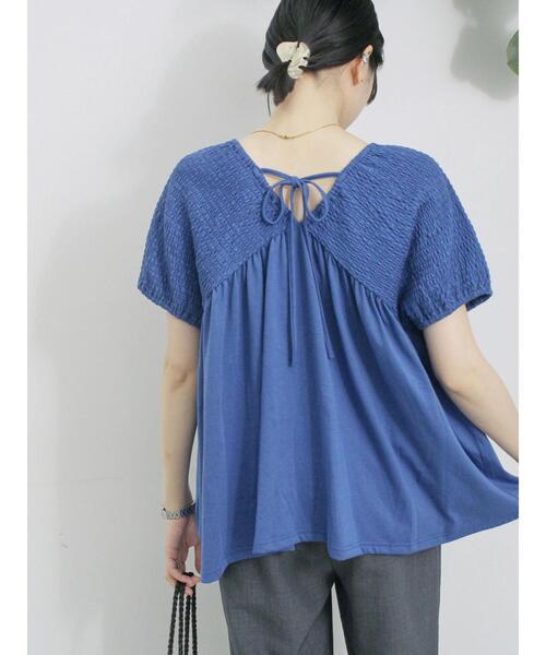 Samansa Mos2 blue(サマンサモスモスブルー)の「◎【接触冷感】シャーリングVネックプルオーバー(Tシャツ/カットソー・レディース・ブラック/ブルー/オフホワイト・F)」の5枚目の写真
