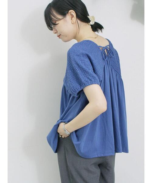 Samansa Mos2 blue(サマンサモスモスブルー)の「◎【接触冷感】シャーリングVネックプルオーバー(Tシャツ/カットソー・レディース・ブラック/ブルー/オフホワイト・F)」の6枚目の写真