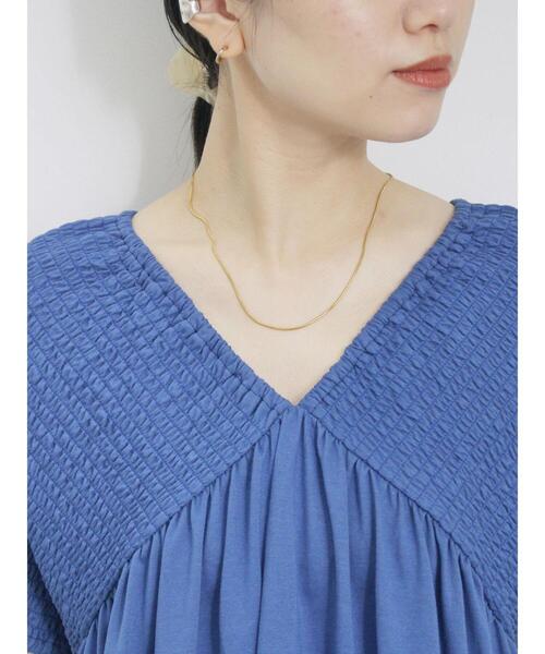 Samansa Mos2 blue(サマンサモスモスブルー)の「◎【接触冷感】シャーリングVネックプルオーバー(Tシャツ/カットソー・レディース・ブラック/ブルー/オフホワイト・F)」の7枚目の写真
