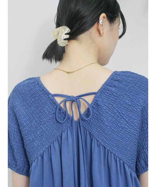 Samansa Mos2 blue(サマンサモスモスブルー)の「◎【接触冷感】シャーリングVネックプルオーバー(Tシャツ/カットソー・レディース・ブラック/ブルー/オフホワイト・F)」の8枚目の写真