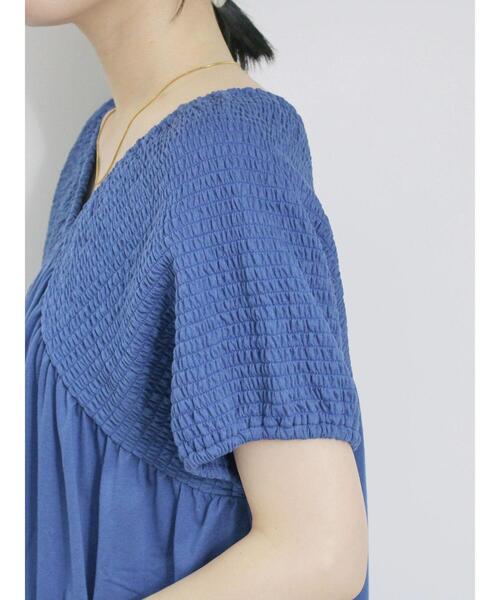 Samansa Mos2 blue（サマンサモスモスブルー）の「◎【接触冷感】シャーリングVネックプルオーバー（Tシャツ/カットソー・レディース・ブラック/ブルー/オフホワイト・F）」の4枚目の写真