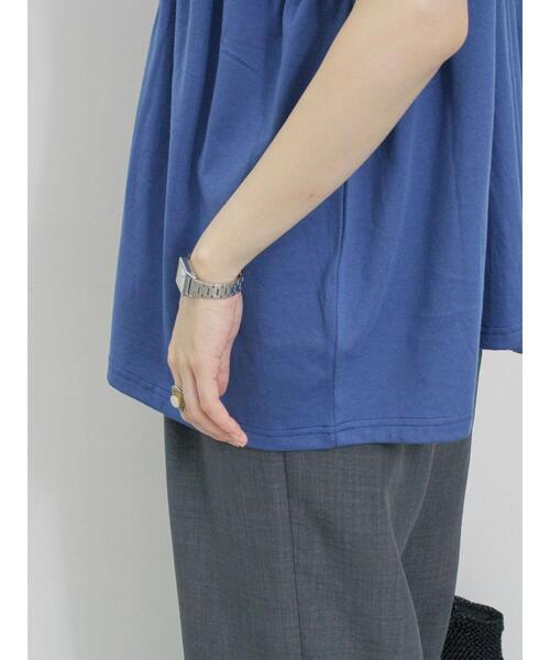Samansa Mos2 blue（サマンサモスモスブルー）の「◎【接触冷感】シャーリングVネックプルオーバー（Tシャツ/カットソー・レディース・ブラック/ブルー/オフホワイト・F）」の5枚目の写真
