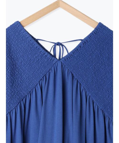 Samansa Mos2 blue（サマンサモスモスブルー）の「◎【接触冷感】シャーリングVネックプルオーバー（Tシャツ/カットソー・レディース・ブラック/ブルー/オフホワイト・F）」の7枚目の写真