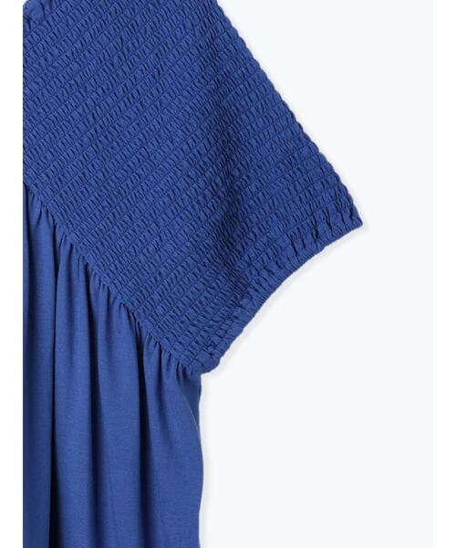 Samansa Mos2 blue（サマンサモスモスブルー）の「◎【接触冷感】シャーリングVネックプルオーバー（Tシャツ/カットソー・レディース・ブラック/ブルー/オフホワイト・F）」の8枚目の写真