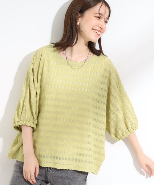 SHOO・LA・RUE(シューラルー)の「【S-LL】涼やかで好印象 シアーチェック ドルマントップス(Tシャツ/カットソー・レディース・ブラック/アイボリー/イエロー系その他・04/03/02/01)」の3枚目の写真