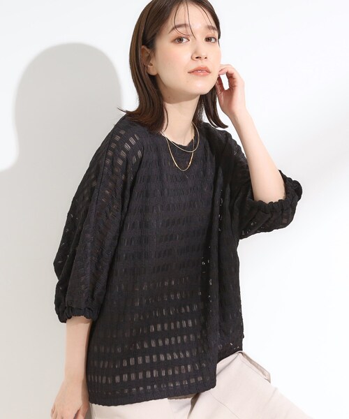 SHOO・LA・RUE(シューラルー)の「【S-LL】涼やかで好印象 シアーチェック ドルマントップス(Tシャツ/カットソー・レディース・ブラック/アイボリー/イエロー系その他・04/03/02/01)」の2枚目の写真