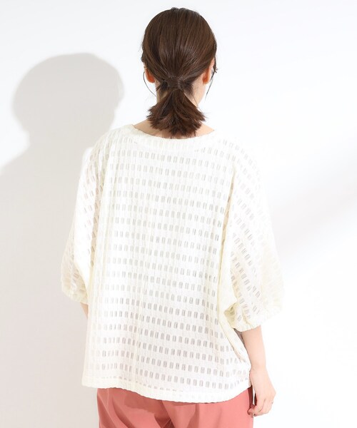 SHOO・LA・RUE(シューラルー)の「【S-LL】涼やかで好印象 シアーチェック ドルマントップス(Tシャツ/カットソー・レディース・ブラック/アイボリー/イエロー系その他・04/03/02/01)」の5枚目の写真