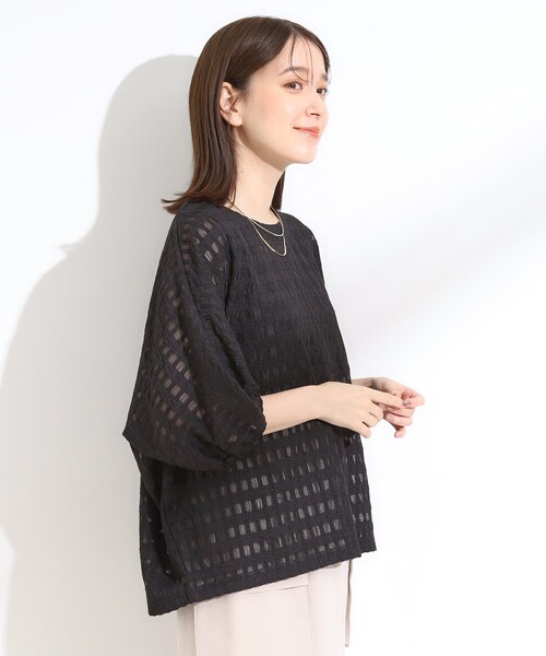 SHOO・LA・RUE(シューラルー)の「【S-LL】涼やかで好印象 シアーチェック ドルマントップス(Tシャツ/カットソー・レディース・ブラック/アイボリー/イエロー系その他・04/03/02/01)」の9枚目の写真