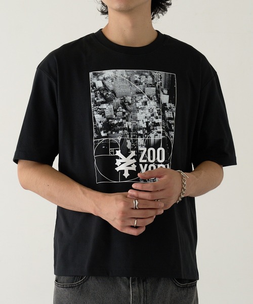 ZOO YORK(ズーヨーク)の「【ZOO YORK】モノクロフォトプリント 短丈Tシャツ Z2503(Tシャツ/カットソー・メンズ・ホワイト/ブラック/グレー・M/L)」の3枚目の写真