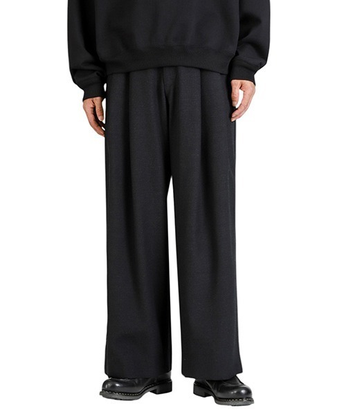 marka（マーカ）の「marka / マーカ：TWO TUCK BAGGY TROUSERS -TUMBLED WOOL SERGE-：M25C12PT01C[COR]（スラックス・メンズ・ブラック系その他・1(S)/2(M)）」の7枚目の写真