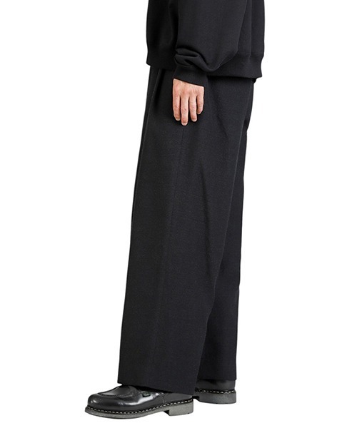 marka（マーカ）の「marka / マーカ：TWO TUCK BAGGY TROUSERS -TUMBLED WOOL SERGE-：M25C12PT01C[COR]（スラックス・メンズ・ブラック系その他・1(S)/2(M)）」の8枚目の写真