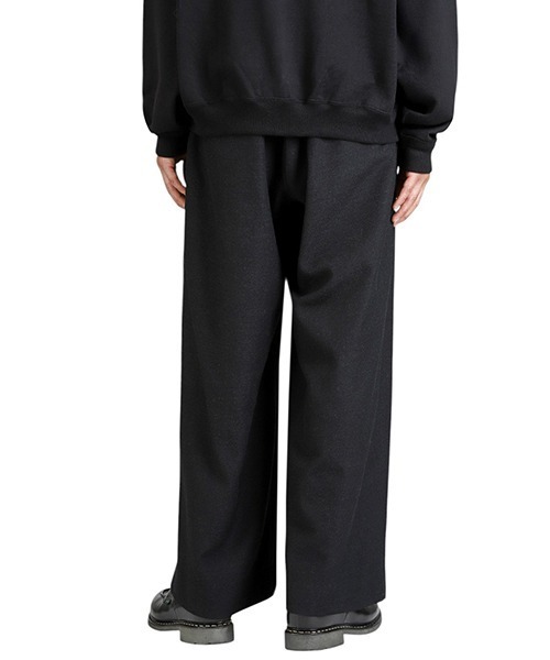 marka（マーカ）の「marka / マーカ：TWO TUCK BAGGY TROUSERS -TUMBLED WOOL SERGE-：M25C12PT01C[COR]（スラックス・メンズ・ブラック系その他・1(S)/2(M)）」の9枚目の写真