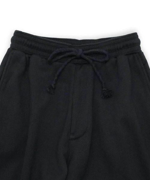 MATSUFUJI（マツフジ）の「【MATSUFUJI】 Wide Sweat Pants（スウェットパンツ・メンズ・ブラック・2/3）」の2枚目の写真