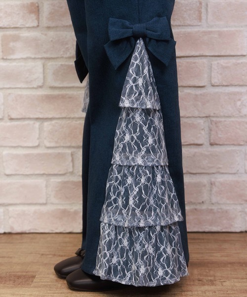 axes femme POETIQUE（アクシーズファムポエティック）の「サイドレースフレアデニムパンツ（デニムパンツ・レディース・インディゴブルー/ブラック・MEDIUM）」の5枚目の写真