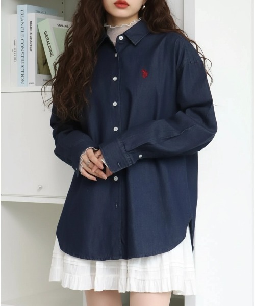 U.S. POLO ASSN.（ユーエスポロアッスン）の「【U.S. POLO ASSN./ユーエスポロアッスン】ロゴ刺繍 長袖 デニムシャツ（シャツ/ブラウス・レディース・ブルー/インディゴブルー・L/LL/M）」の2枚目の写真