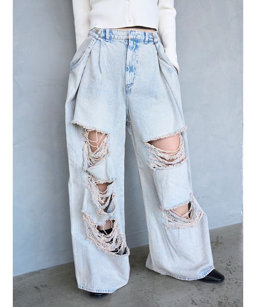 SNIDEL(スナイデル)の「ダメージデニムパンツ(デニムパンツ・レディース・ライトブルー/ライトグレー・1/0)」の3枚目の写真