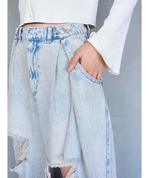 SNIDEL(スナイデル)の「ダメージデニムパンツ(デニムパンツ・レディース・ライトブルー/ライトグレー・1/0)」の5枚目の写真