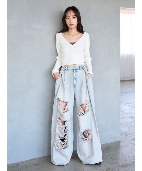 SNIDEL(スナイデル)の「ダメージデニムパンツ(デニムパンツ・レディース・ライトブルー/ライトグレー・1/0)」の2枚目の写真