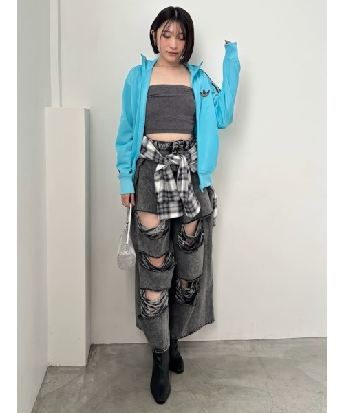 SNIDEL(スナイデル)の「ダメージデニムパンツ(デニムパンツ・レディース・ライトブルー/ライトグレー・1/0)」の13枚目の写真