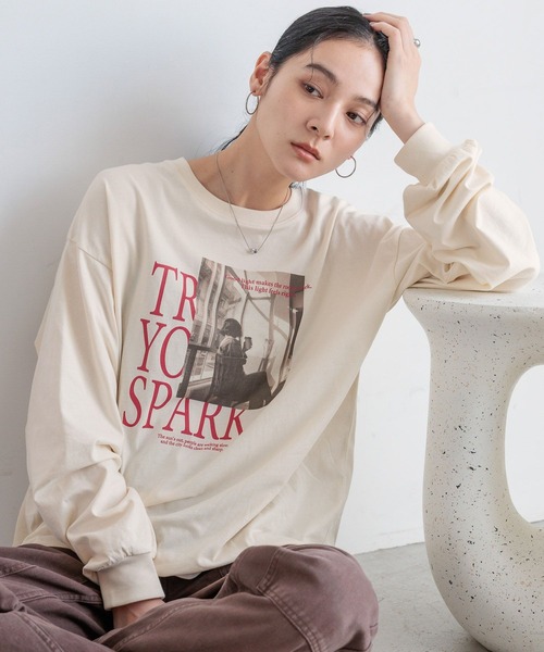 LOWRYS FARM（ローリーズファーム）の「アソートフォトＬＳ　595331（Tシャツ/カットソー・レディース・チャコールグレー/オフホワイト/アイボリー・FREE）」の6枚目の写真