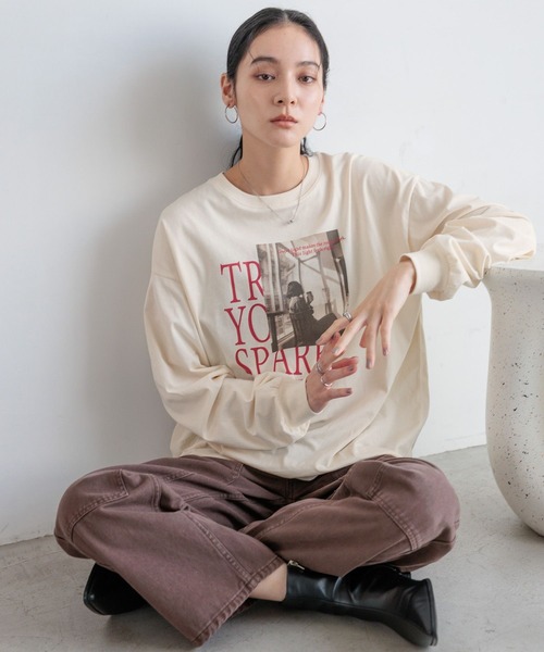 LOWRYS FARM（ローリーズファーム）の「アソートフォトＬＳ　595331（Tシャツ/カットソー・レディース・チャコールグレー/オフホワイト/アイボリー・FREE）」の7枚目の写真