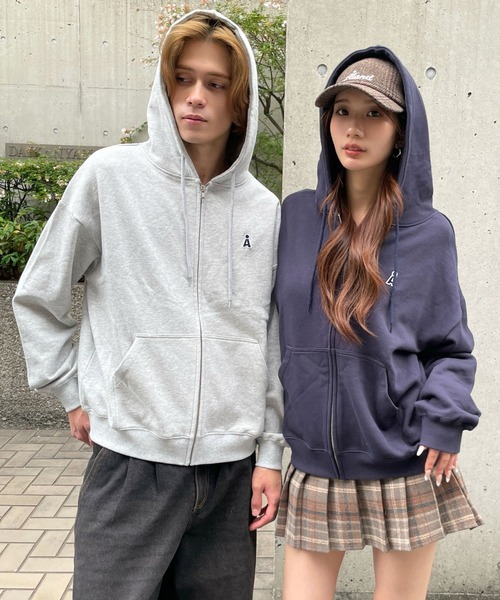 ALAND(エーランド)の「【UNISEX】ALAND/ワッペンジップパーカー(パーカー・レディース・ネイビー/ブラック/ライトグレー・MEDIUM/LARGE)」の5枚目の写真