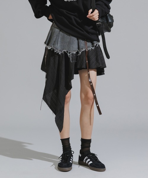 Chick(チック)の「Asymmetrical Faux-Layered Denim Skirt / アシンメトリー フェイクレイヤードデニムスカート(デニムスカート・レディース・ブラック/ブルー・FREE)」の3枚目の写真