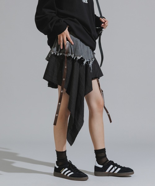 Chick(チック)の「Asymmetrical Faux-Layered Denim Skirt / アシンメトリー フェイクレイヤードデニムスカート(デニムスカート・レディース・ブラック/ブルー・FREE)」の15枚目の写真