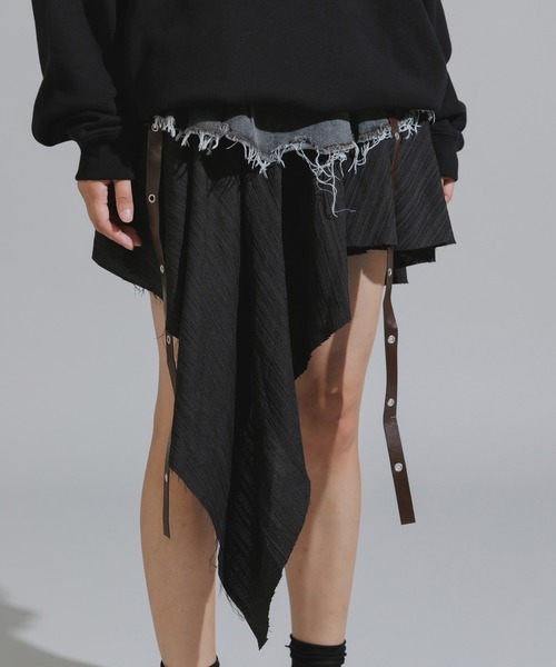 Chick(チック)の「Asymmetrical Faux-Layered Denim Skirt / アシンメトリー フェイクレイヤードデニムスカート(デニムスカート・レディース・ブラック/ブルー・FREE)」の16枚目の写真