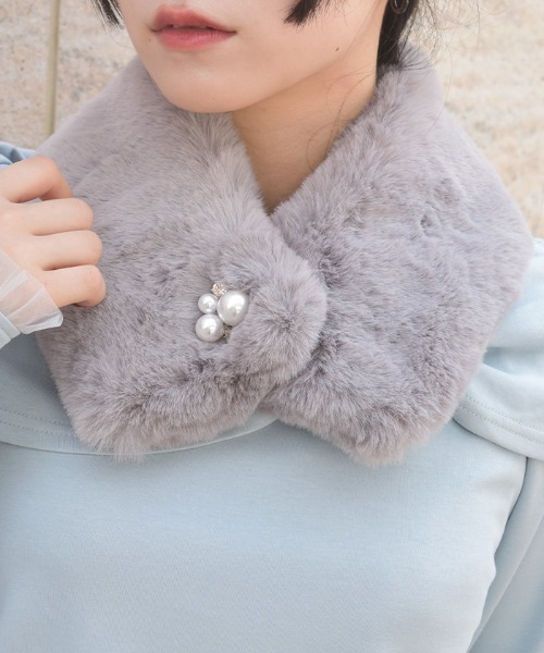 axes femme（アクシーズファム）の「パール付マグネットティペット（マフラー・レディース・ピンク/グレー・FREE）」の2枚目の写真