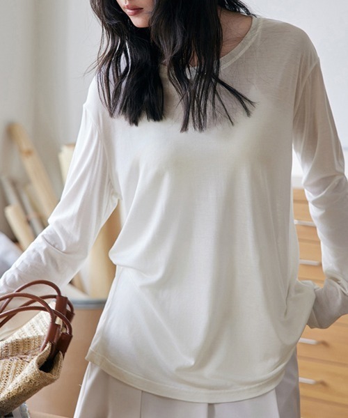 ReRe(リリ)の「ラウンドネックベーシックトップス(Tシャツ/カットソー・レディース・オフホワイト/ブラック/ライトブルー/ベージュ/パープル/グレー・FREE)」の2枚目の写真