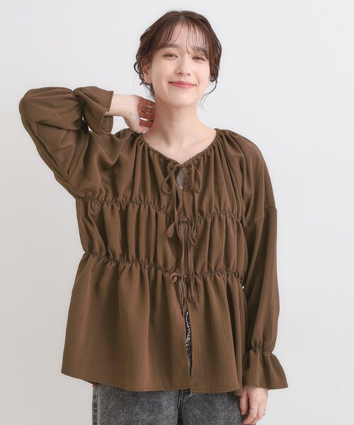 Cutie Blonde（キューティーブロンド）の「シャーリングデザインブラウス（シャツ/ブラウス・レディース・ブラック/ライトブルー/ダークブラウン・00）」の7枚目の写真